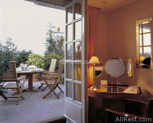 Hotel Plaza Athenee 26